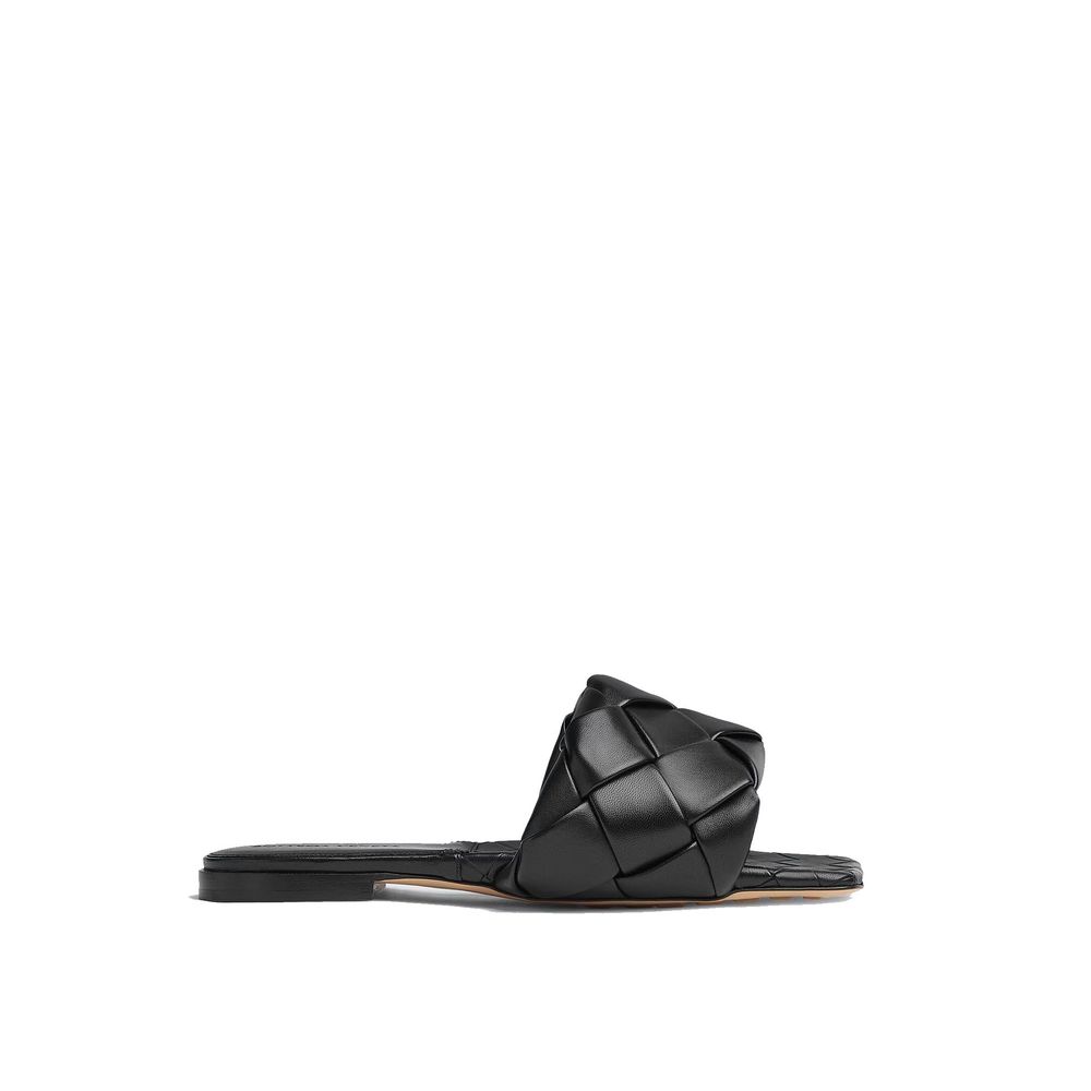 Sandales plates Bottega Veneta en cuir d'agneau noir