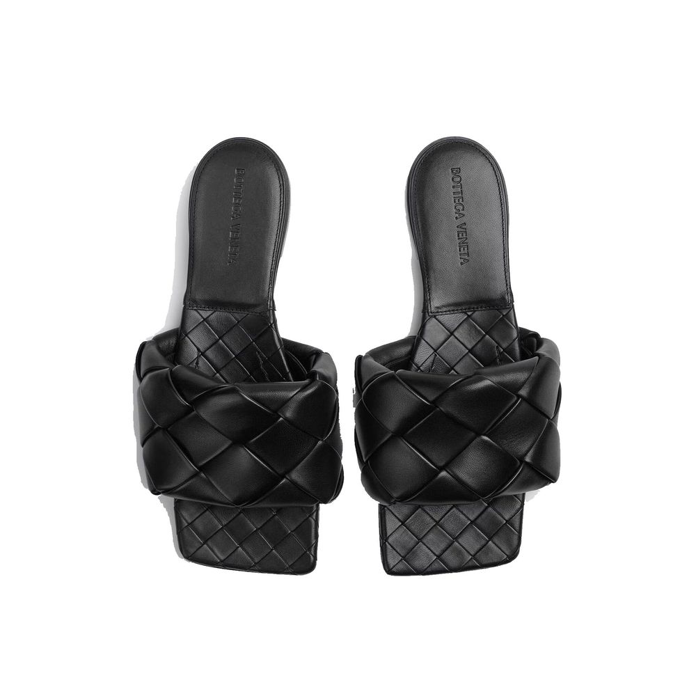 Sandales plates Bottega Veneta en cuir d'agneau noir