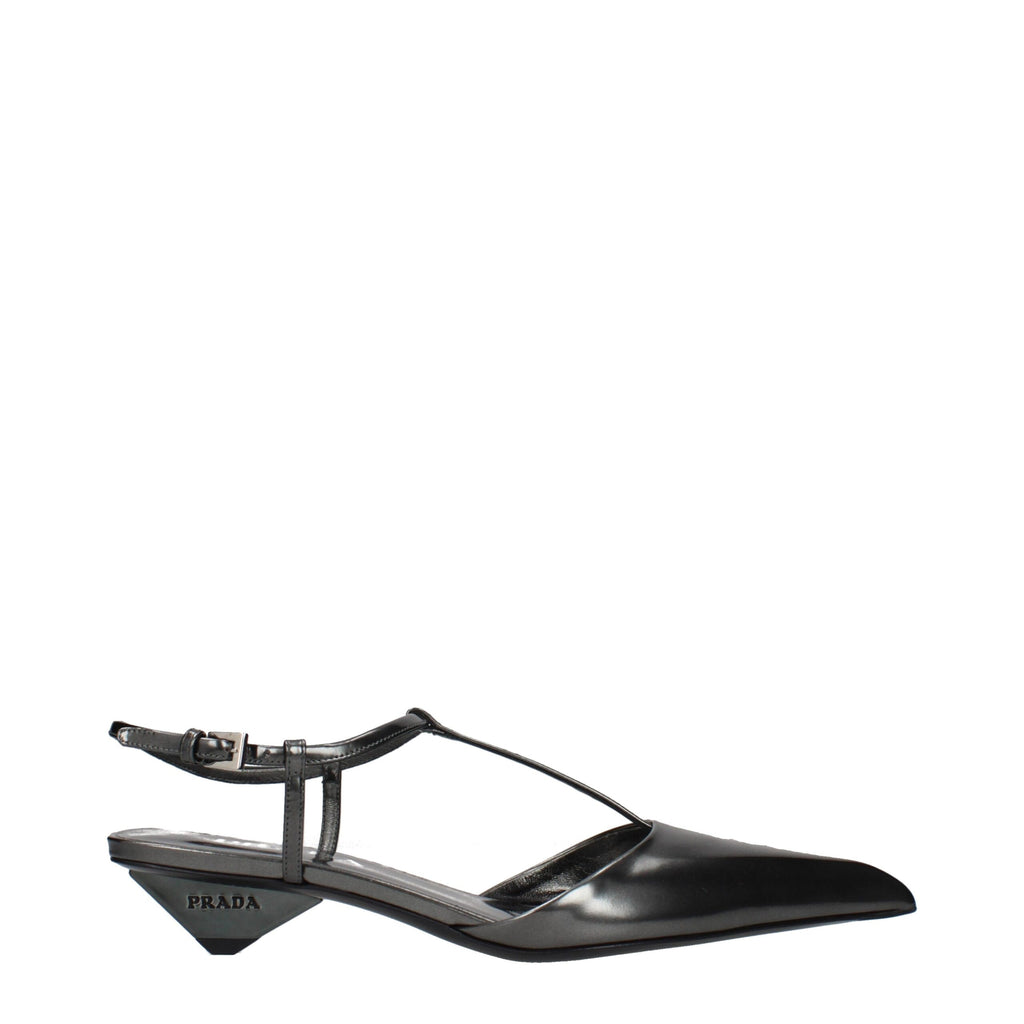 Sandales plates Prada en cuir gris