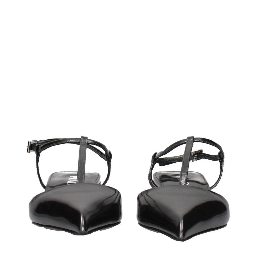 Sandales plates Prada en cuir gris