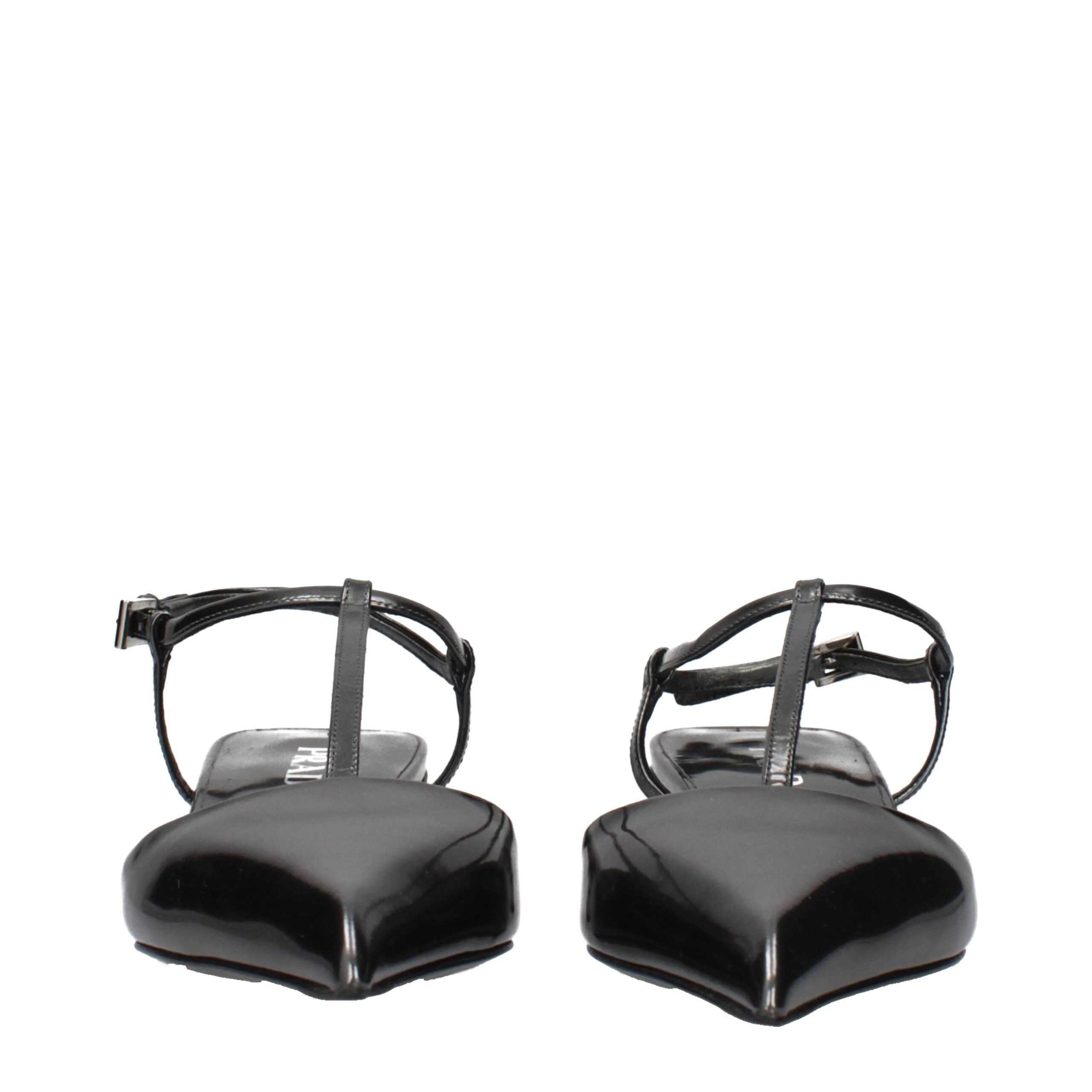 Sandales plates Prada en cuir gris