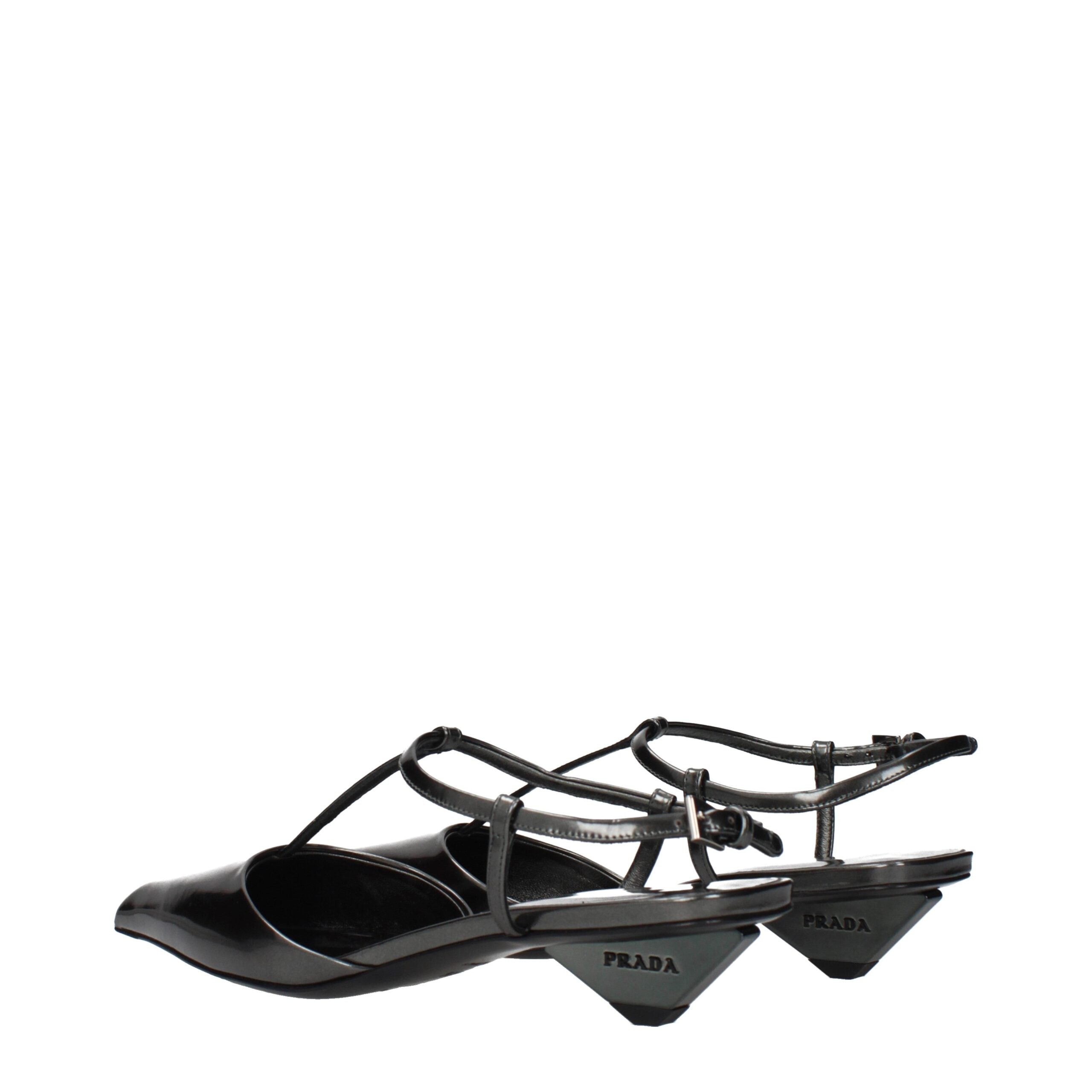 Sandales plates Prada en cuir gris